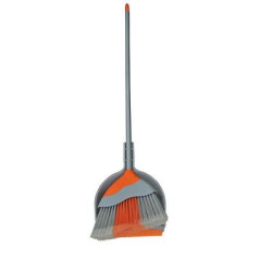 Metla Clean s lopaticom nasađena